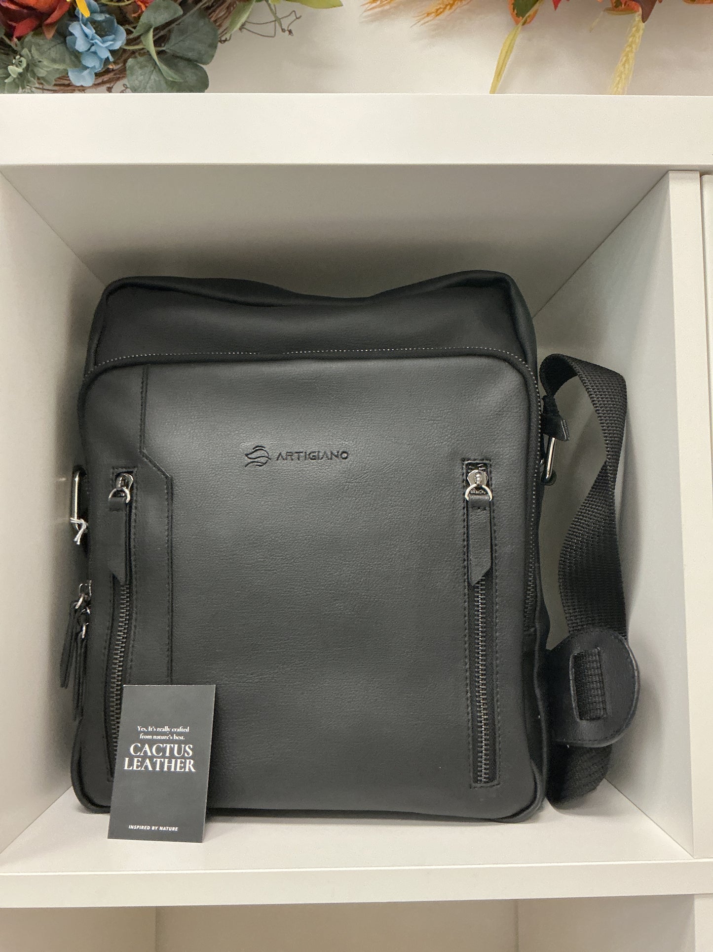 Cactus Leather Messenger Bag (Black)