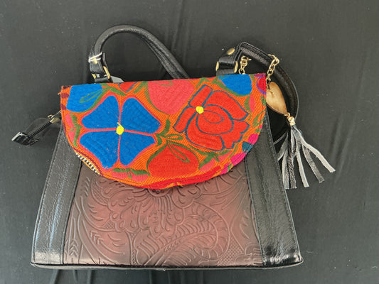 Chiapaneco-Style Embroidered Leather Purse