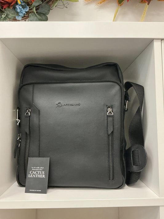 Cactus Leather Messenger Bag (Black)
